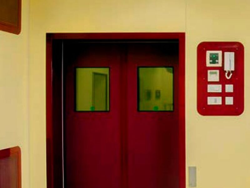 Puertas herméticas abatibles México