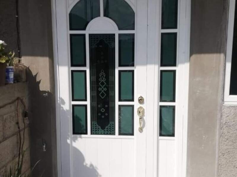 Puerta con cristal tintex verde México