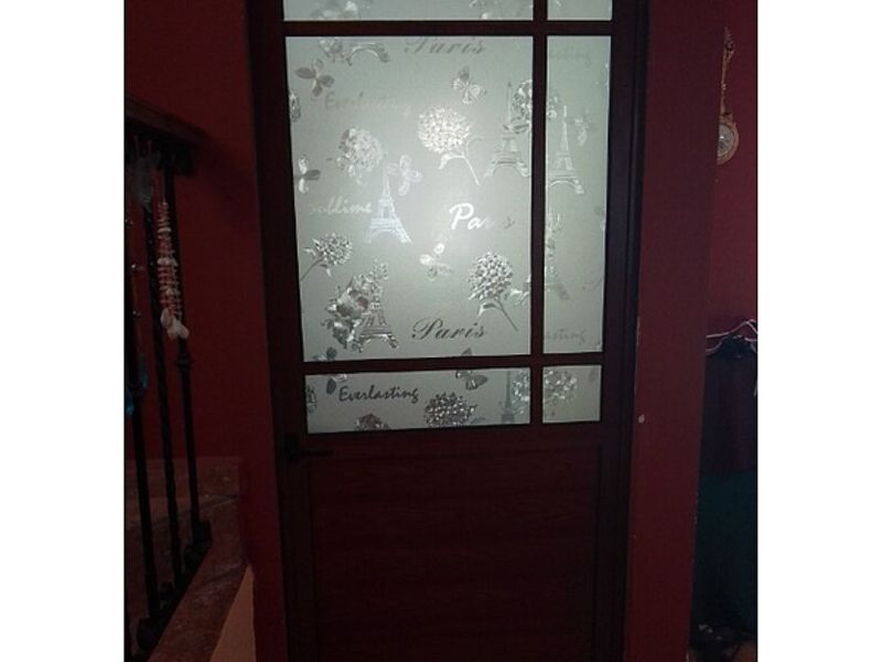 Puerta de aluminio color café Tampico