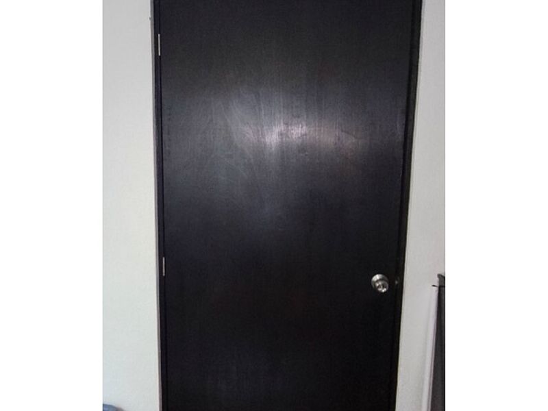 Puerta de aluminio color negro Guerrero
