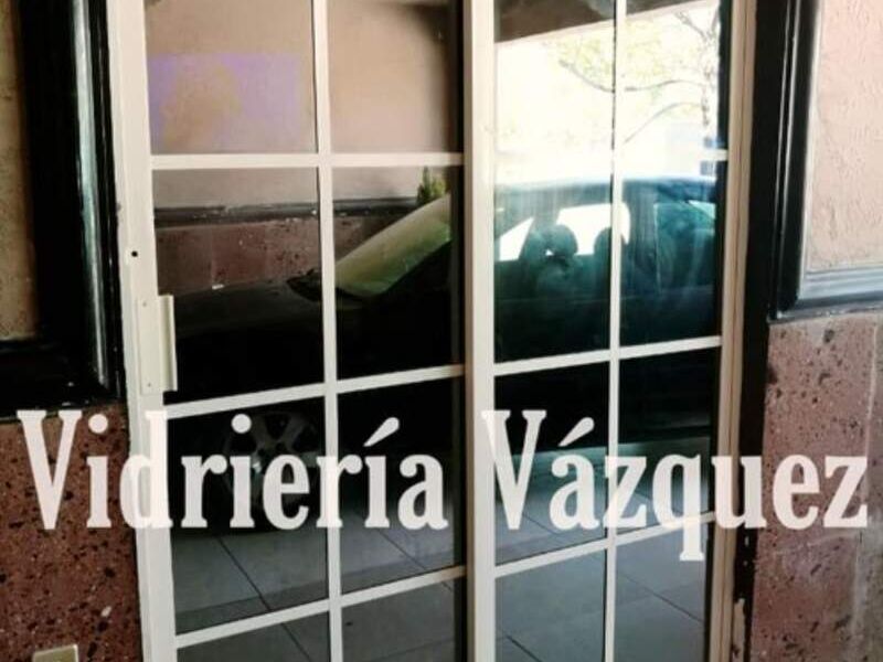 Puerta corrediza aluminio y vidrio Durango