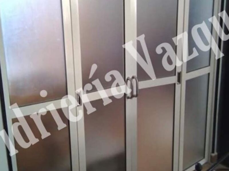 Puertas abatibles aluminio Gómez Palacio