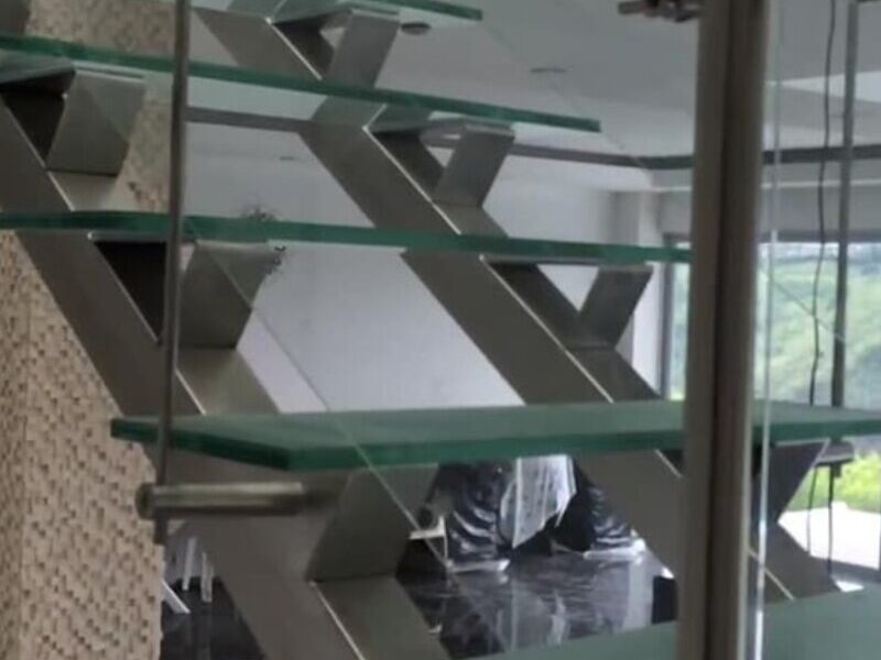 Barandal y escalones vidrio Tepetlaoxtoc