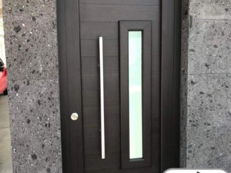 Puerta residencial en color chocolate Hidalgo