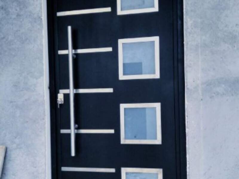 Puerta con relieves CDMX
