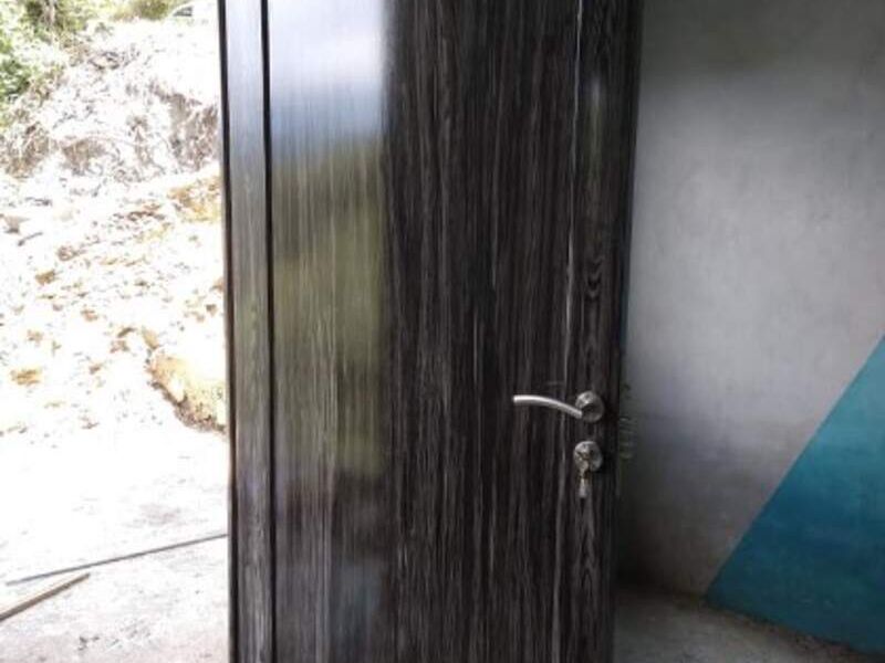 Puerta con herrajes de seguridad Tejupilco