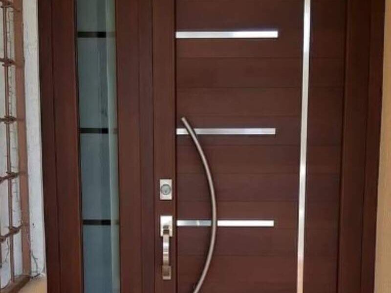 Puerta de aluminio con fijo vidrio México