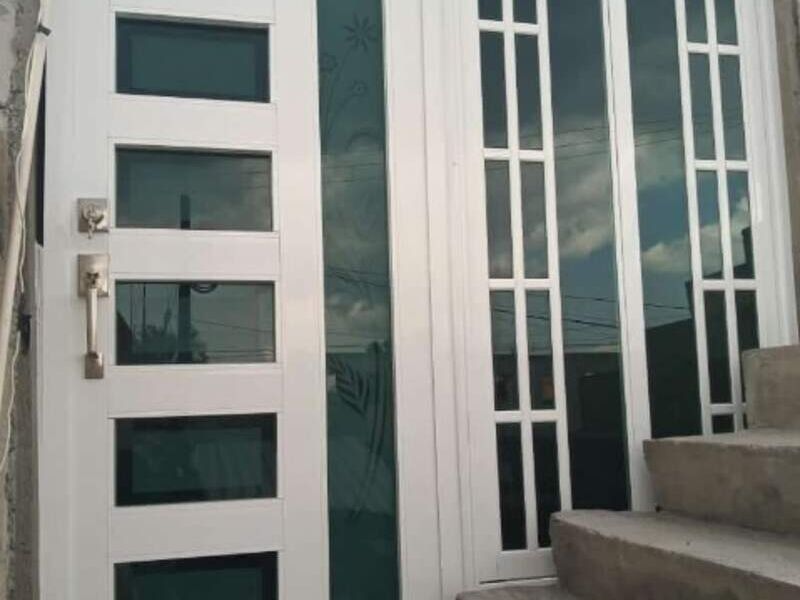 Puerta de aluminio con cristal tintex México