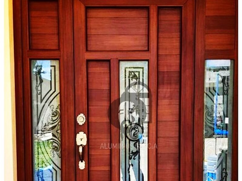 Puerta en aluminio tipo madera Mexico