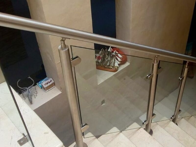 Barandal aluminio y vidrio templado Tulum