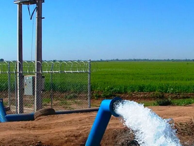 Pozos de agua, fábricas.