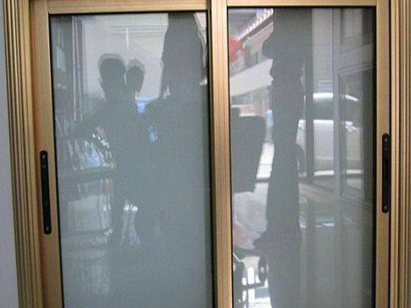 Ventana corrediza con vidrio dorado Ocosingo