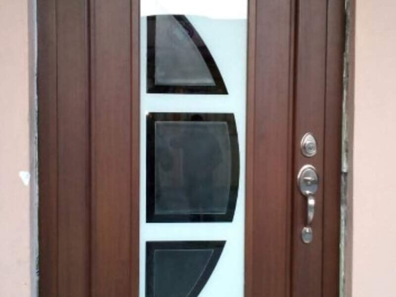 Puerta en aluminio tono madera Oaxaca