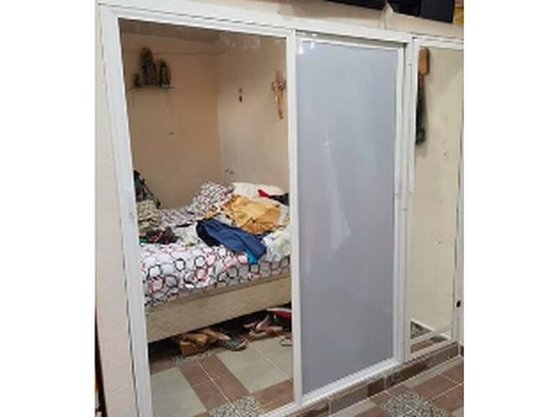 Cancel para closet con espejo y plástico