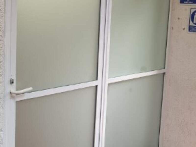 Puerta corrediza aluminio Mazapa