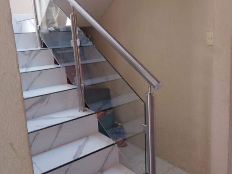 Barandal de aluminio y vidrio Cuautlalpan