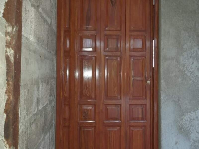 Puerta de aluminio color madera Ayutla