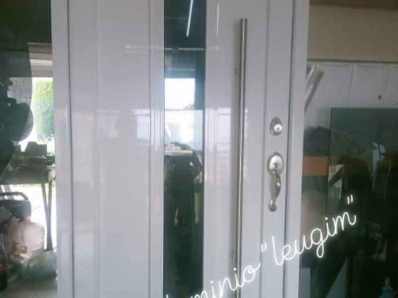 Puerta en aluminio línea española México