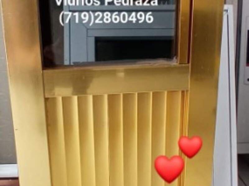 Puertas en aluminio acabado oro Xonacatlán