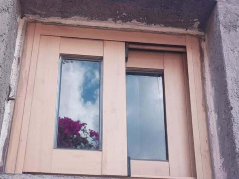 Ventana acabado madera pino México
