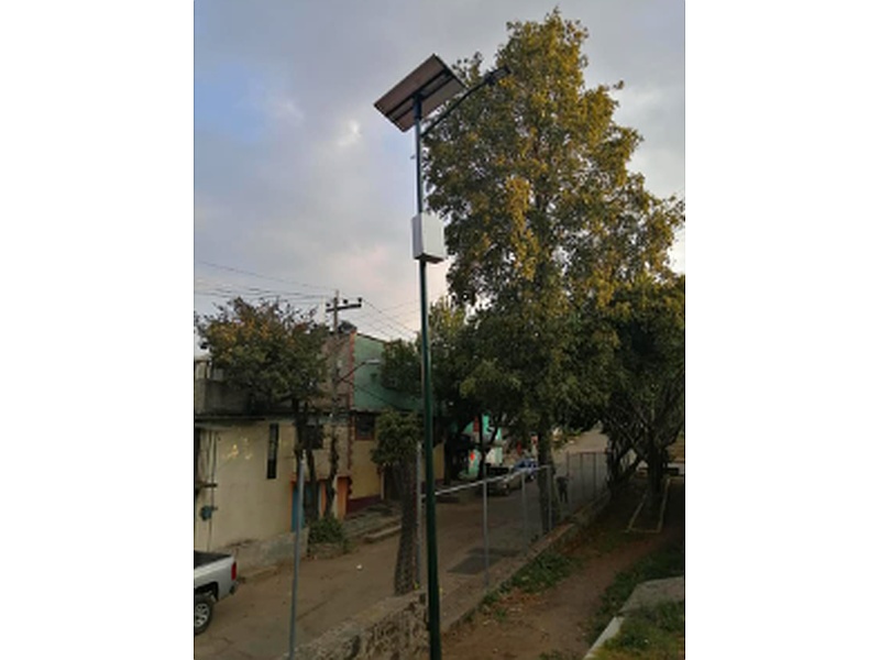 Instalación Poste Solar Yosmar México