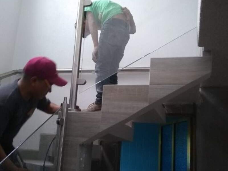 Barandal vidrio con unión de aluminio México