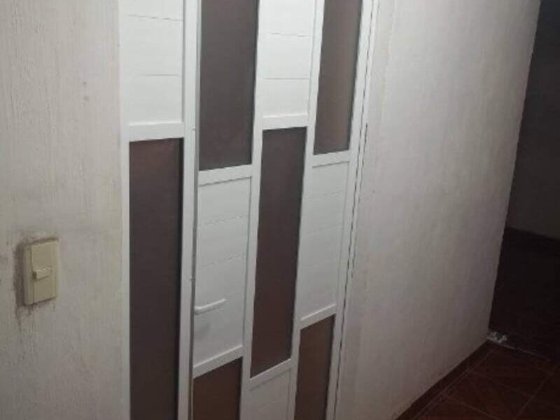 Puerta de aluminio con fijos Puebla