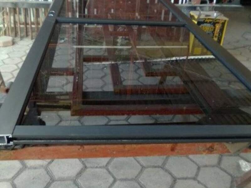Canceleria de aluminio negro México