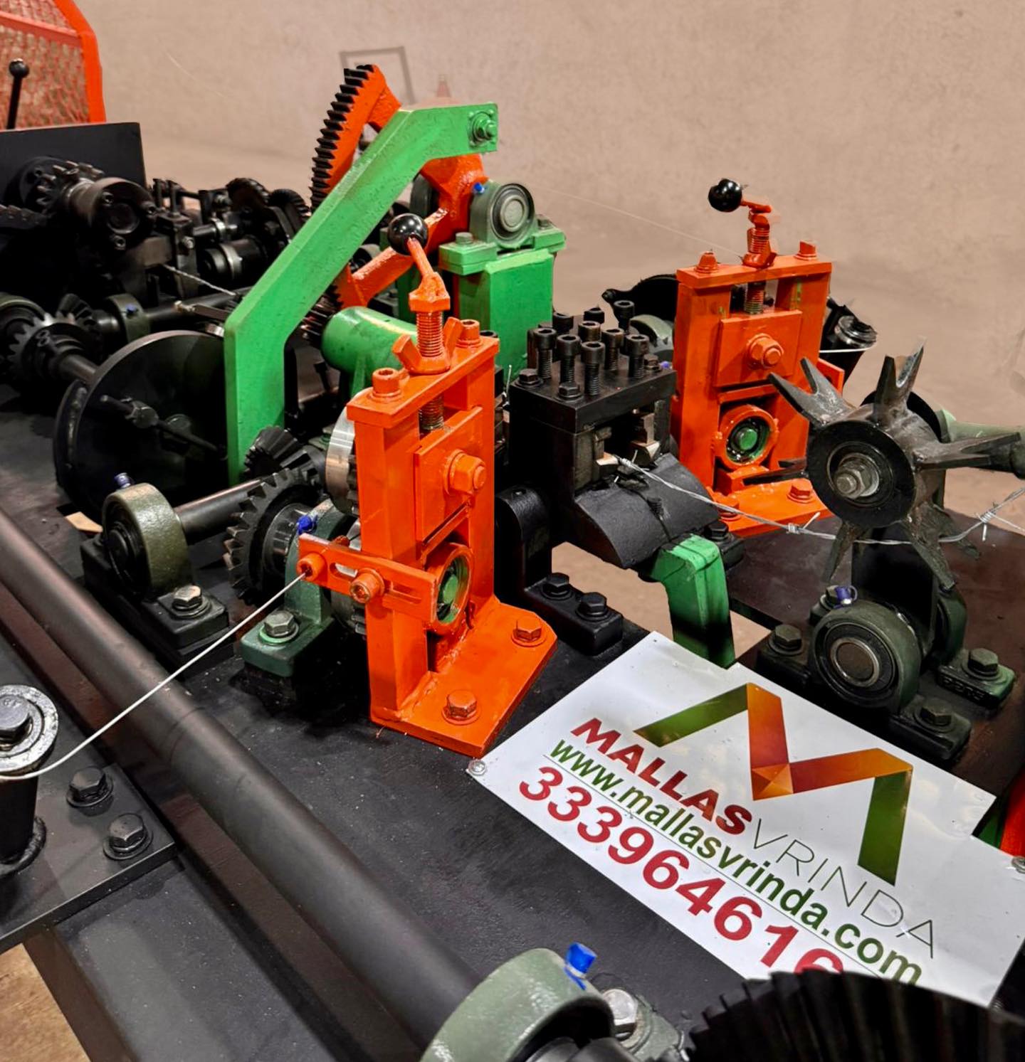 MAQUINA PARA FABRICAR CERCAS DE ALAMBRE DE PUAS
