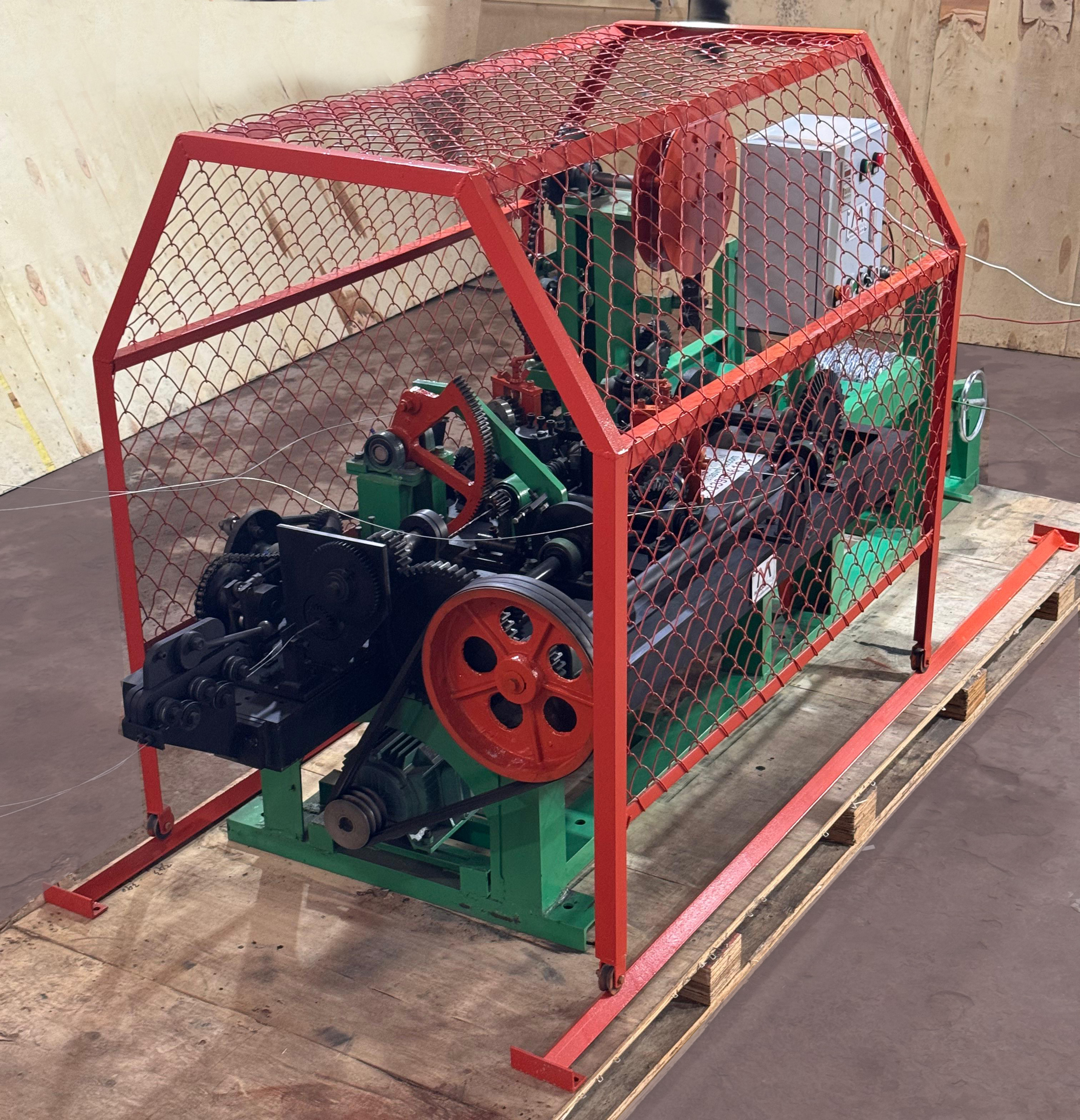 MAQUINA PARA FABRICAR CERCADOS CON ALAMBRE DE PÚAS 