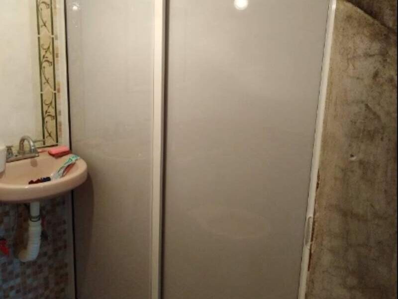 Puerta aluminio baño
