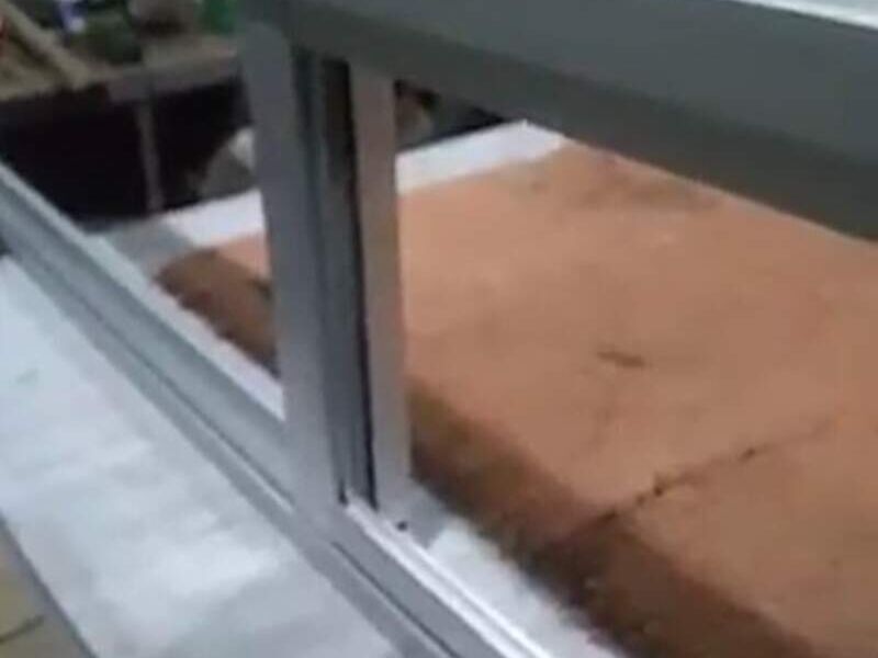 Ventana de aluminio en color natural Toluca