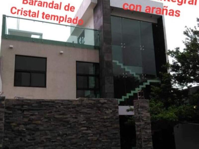 Fachada integral con arañas México