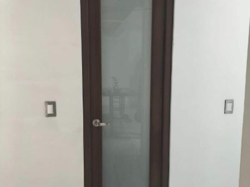 Puerta en aluminio imitación madera Toluca