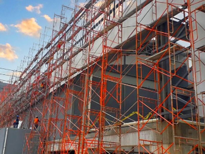Construcción centro comercial Tijuana
