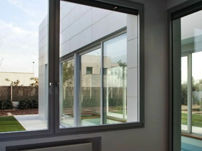Ventana abatible aluminio México