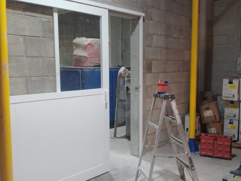 Puerta corrediza aluminio blanco Atenco