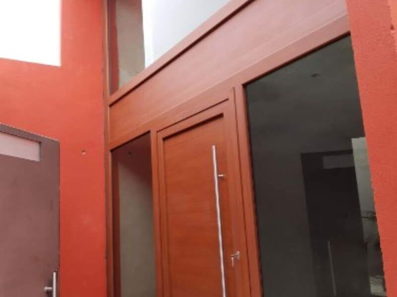Puerta imitación madera con jaladera México