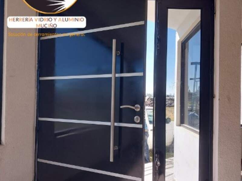 Puerta pesada con jaladera Jilotepec
