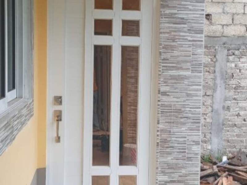 Puerta de aluminio blanco con fijos Jilotepec