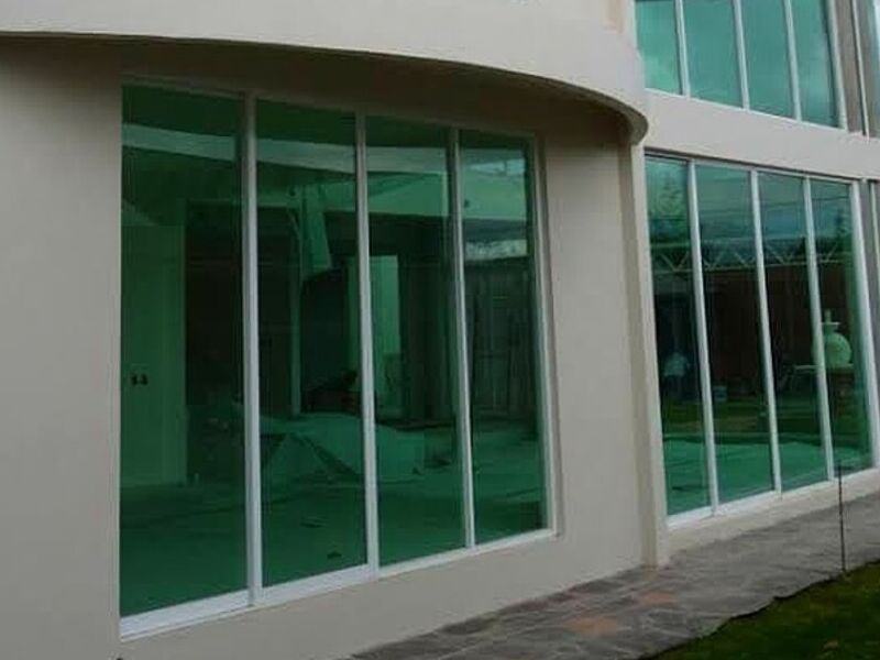 Ventana aluminio jardín Mérida