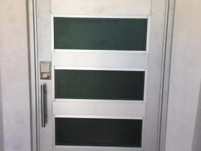 Puerta de aluminio 4 pulgadas Sinaloa