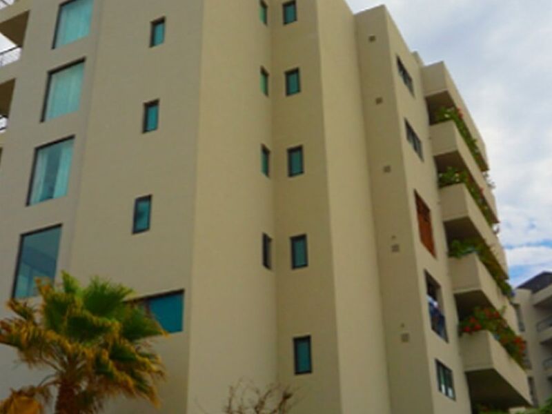 Reestructuración edificio Los Cabos