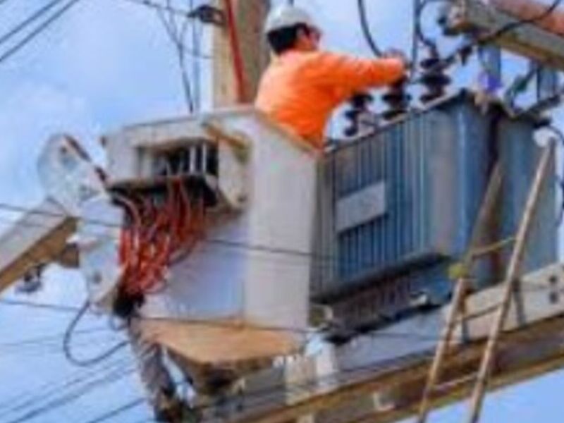 Instalación de trasformadores en Villahermosa
