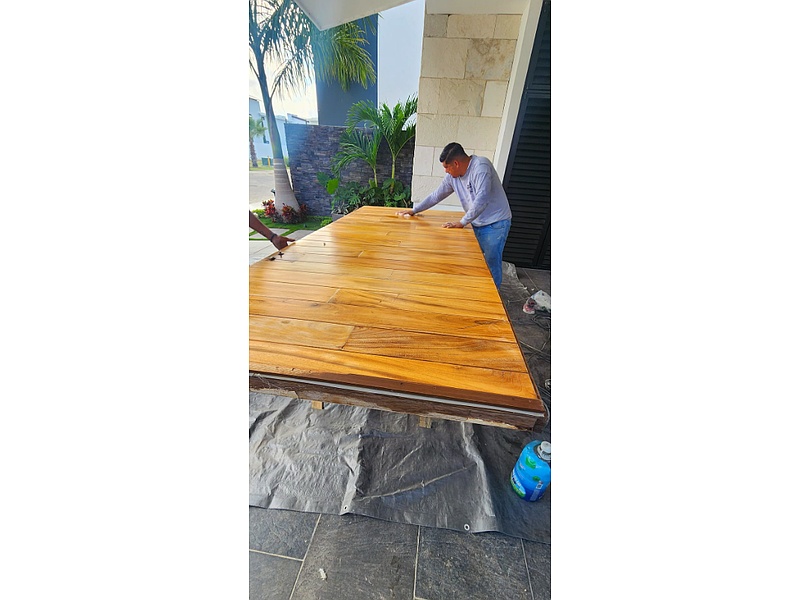 Mantenimiento de Puerta Ppal en madera de Huanacaxtle, México
