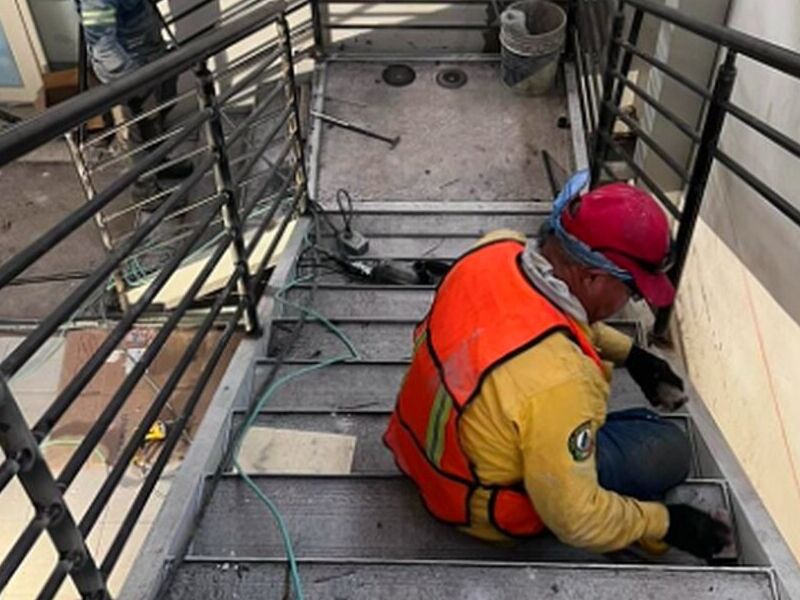 Instalación pasamanos Proesa Torreón