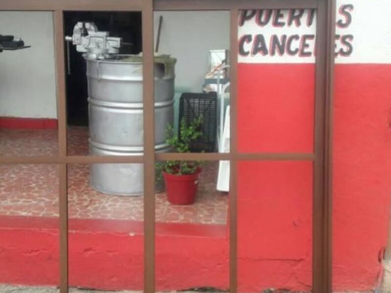 Ventana Corrediza cuadriculada México
