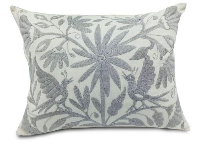 Cojín beige diseño otomí gris MEXICO