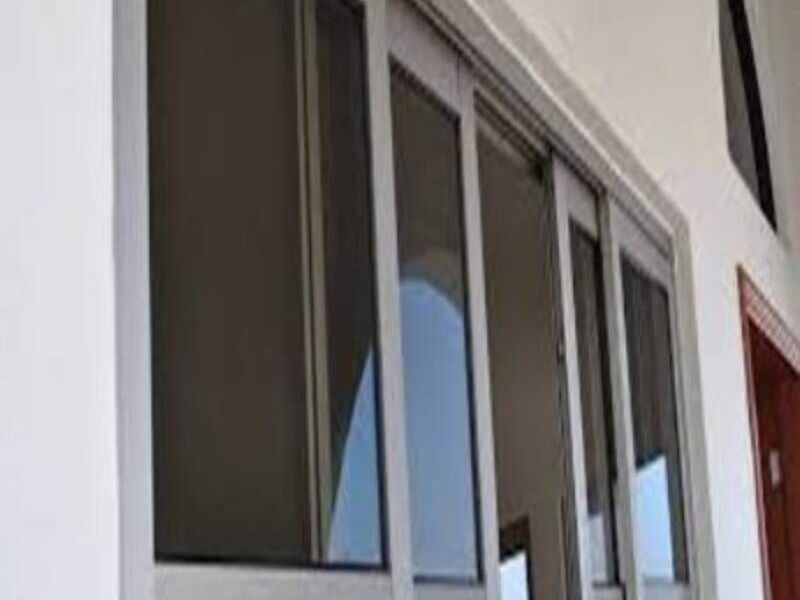 Ventana corrediza aluminio gris DF