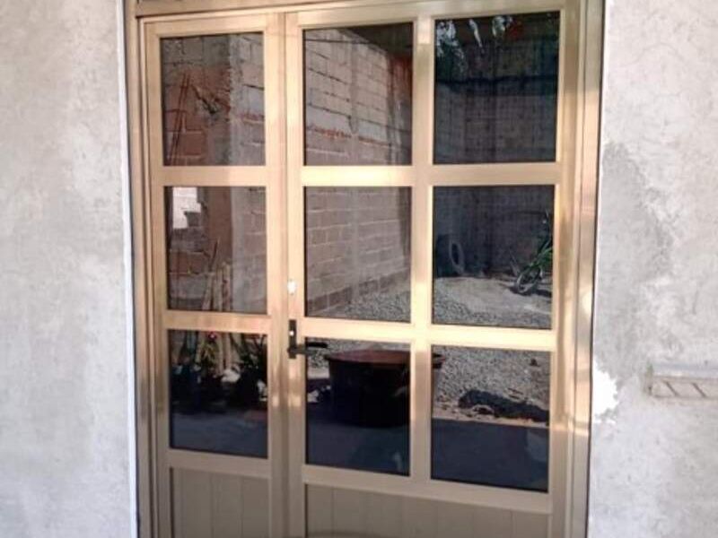 Puerta con lateral abatible Coyoacán